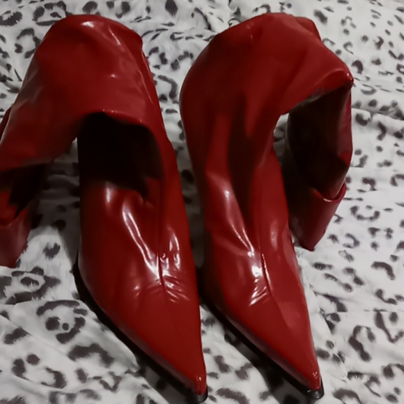 Shoes - Picture 4 of 8